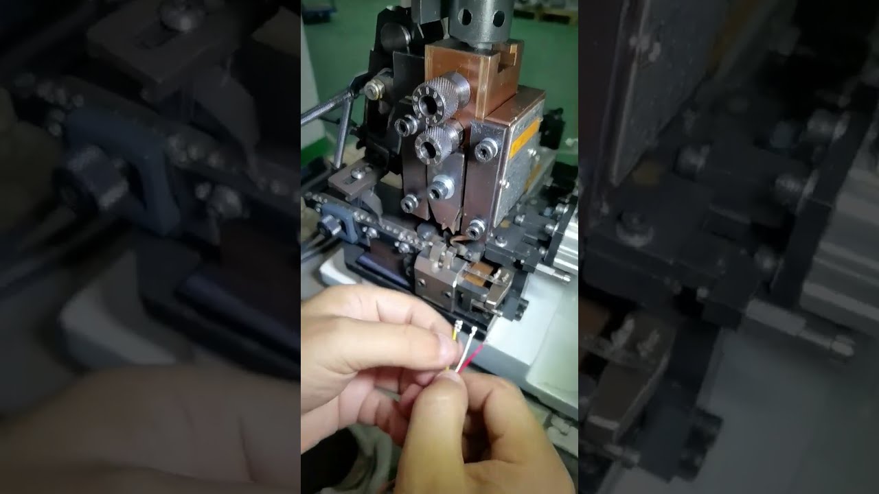 Mesin Terminal Strip Kontinu Horizontal dengan Panel Tombol - Solusi Otomatisasi Pabrik