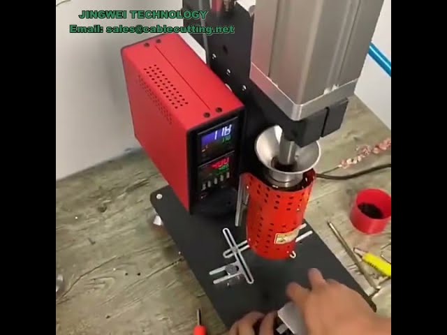 Mesin Injeksi Plastik Vertikal Desktop Kecil - Cetak Kepala Charger USB & Sakelar Daya