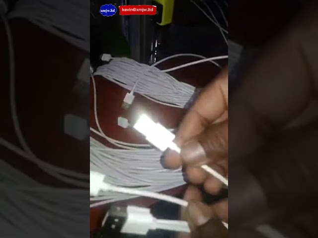 Mesin Cetak Injeksi Plastik Vertikal untuk Produksi Kabel Data USB Mini - Harga Kompetitif